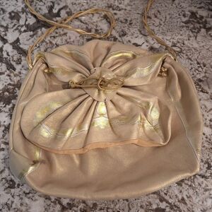 vtg metallic gold soft leather crossbody‎